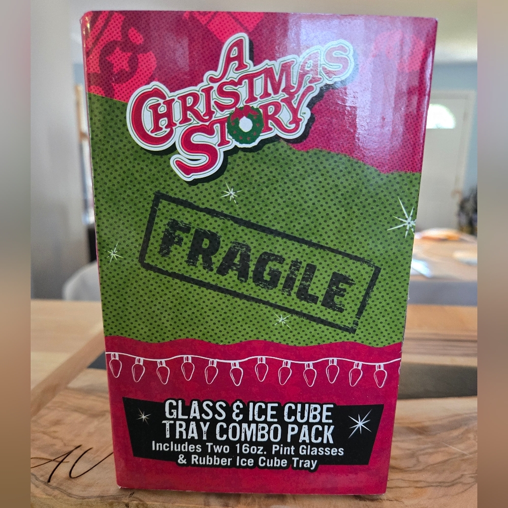 A Christmas Story Glass & Ice Cube Tray Combo - NWT - Picture 3 of 6